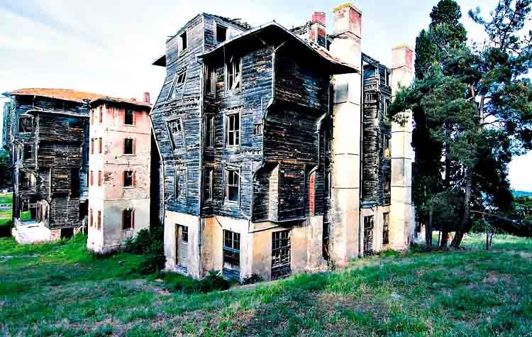 Το μεγαλύτερο ξύλινο κτήριο της Ευρώπης