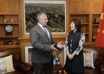 Επίσκεψη Πατούλη στην πρεσβεία της Κίνας εν όψει του ταξιδιού στη Σανγκάη με τον πρωθυπουργό