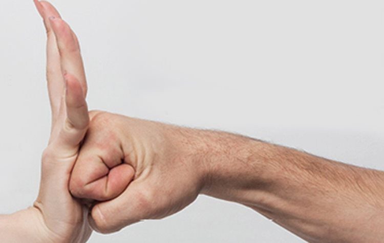 ΣΥΡΙΖΑ Αγίας Παρασκευής: «Ενώνουμε δυνάμεις ενάντια στη βία κατά των γυναικών»