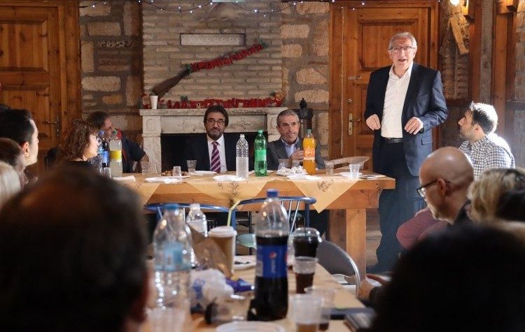 Εορταστική επίσκεψη Αμπατζόγλου στα Εξωτερικά Συνεργεία του Δήμου