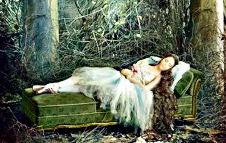 Η κοιμισμένη πριγκίπισσα: Ένα παλιό μαρουσιώτικο παραμύθι