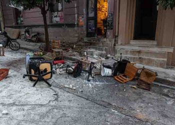 ΕΛΑΣ: Προσαγωγές από την επιχείρηση εκκένωσης κτηρίων στο Κουκάκι - Τα ευρήματα