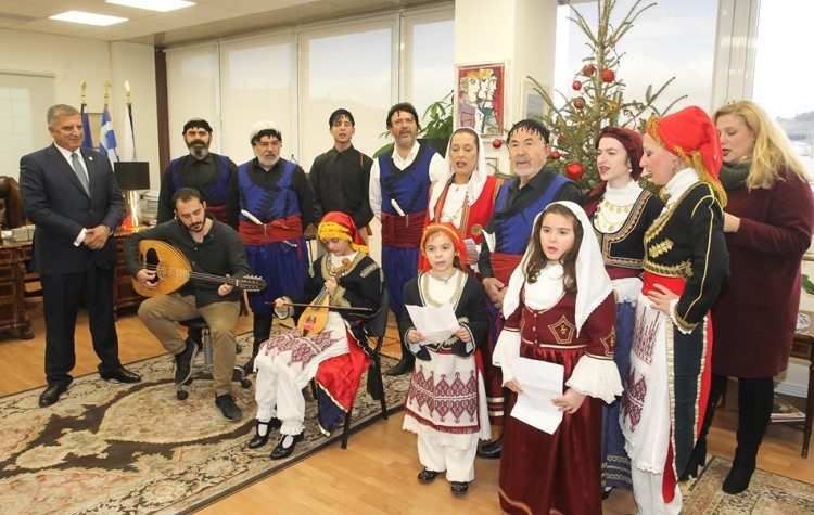 Πρωτοχρονιάτικα κάλαντα στον περιφερειάρχη Αττικής