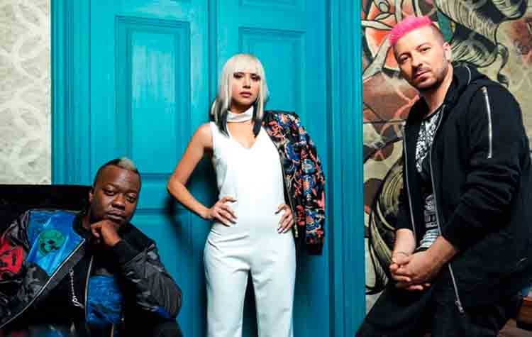 Με τους Vegas ανάβει το Χριστουγεννιάτικο δέντρο του Δήμου