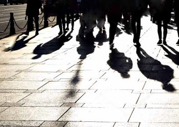 Υπό τη… σκιά των «πολλών» οι «ολίγοι» της πλειοψηφίας