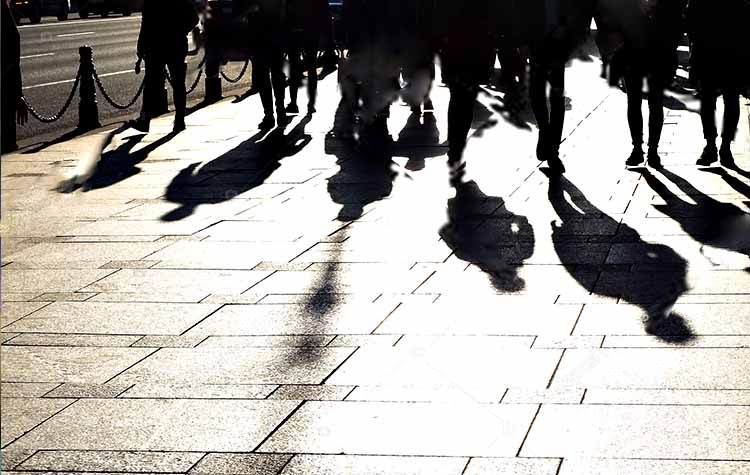 Υπό τη… σκιά των «πολλών» οι «ολίγοι» της πλειοψηφίας