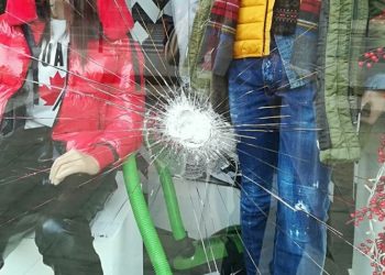 Στόχος επιθέσεων τρία καταστήματα της Αγίας Παρασκευής