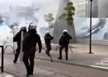 Αντιεξουσιαστές επιχείρησαν να ανακαταλάβουν τη βίλα Κουβέλου - Επεισόδια στον πεζόδρομο της οδού Ερμού