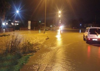 Κακοκαιρία: «Άνοιξαν» οι ουρανοί στην Αττική - Προβλήματα σε Άρτα και Κρήτη