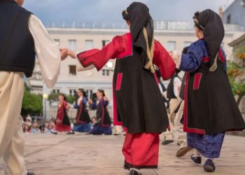 Τα Χριστούγεννα «συναντούν» την παράδοση στο δημαρχείο