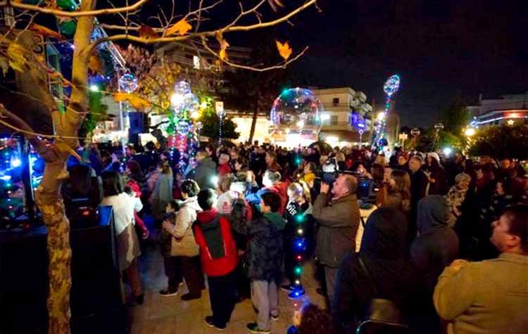 Με συναυλία του Θάνου Καλλίρη θα φωταγωγηθεί  το χριστουγεννιάτικο δέντρο της Νέας Ερυθραίας