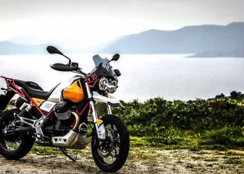 Moto Guzzi V85 TT με δώρο αξεσουάρ