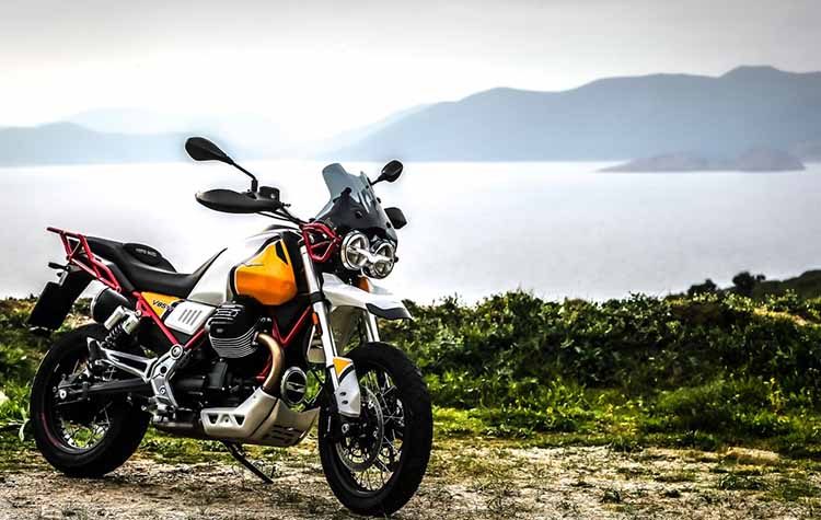 Moto Guzzi V85 TT με δώρο αξεσουάρ