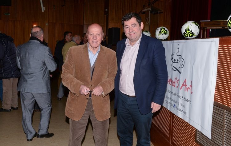 Το ΠΕΑΠ τίμησε τον Μίμη Δομάζο στο Δημοτικό Θέατρο