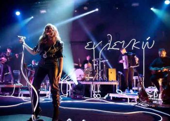 «Εν Λευκώ» live: Συναυλία «πυρηνικής» ενέργειας στο Piraeus 117 Academy