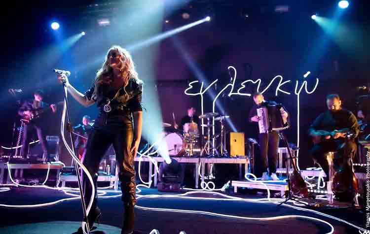 «Εν Λευκώ» live: Συναυλία «πυρηνικής» ενέργειας στο Piraeus 117 Academy