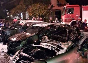 Πυρπόλησαν αμάξια σε Μαρούσι, Αγία Παρασκευή και Αθήνα