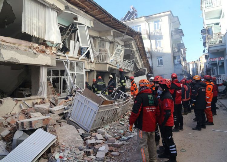 Σεισμός 6,8 Ρίχτερ στη Τουρκία: Αυξάνεται ο αριθμός των θυμάτων