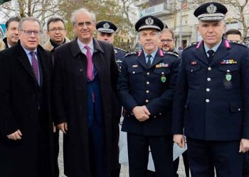 Εθιμοτυπική προσφορά δώρων στον Τροχονόμο Κηφισιάς