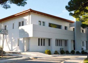 Προπηλακισμοί, απειλές και προσαγωγές στο Τοπικό Συμβούλιο Πεντέλης