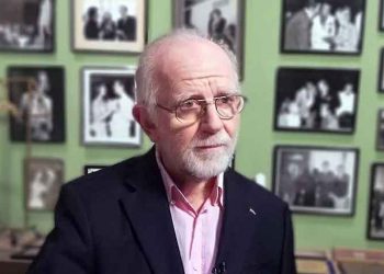 Έφυγε από τη ζωή ο διεθνούς φήμης σχεδιαστής μόδας Γιάννης Τσεκλένης