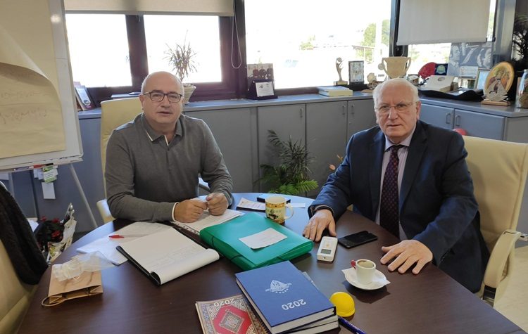 Επέκταση συνεργασίας με τον Επικοινωνία 94FM συμφωνήθηκε μεταξύ Μπάμπαλου - Ιωάννου