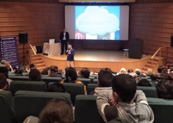 240 μαθητές της Κηφισιάς «έμαθαν» για τη χρήση του διαδικτύου