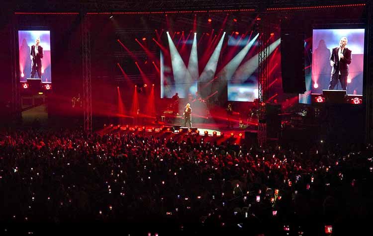 Αντώνης Ρέμος: Εντυπωσιακή συναυλία στο κατάμεστο Tae Kwon Do