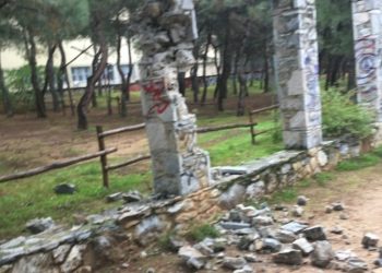 Βανδαλισμοί στο άλσος Χολαργού - Μήνυση από τον Δήμο