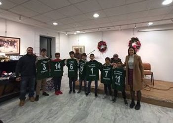 Έκοψε την πίτα της η Αθηνά Μαγκουφάνας