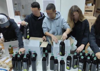 Το 15μελές του 2ου Γυμνασίου Πεύκης στηρίζει το Κοινωνικό Παντοπωλείο