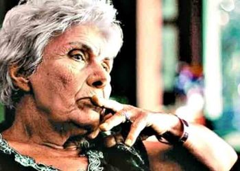 Μια Κική Δημουλά σε κάθε γειτονιά