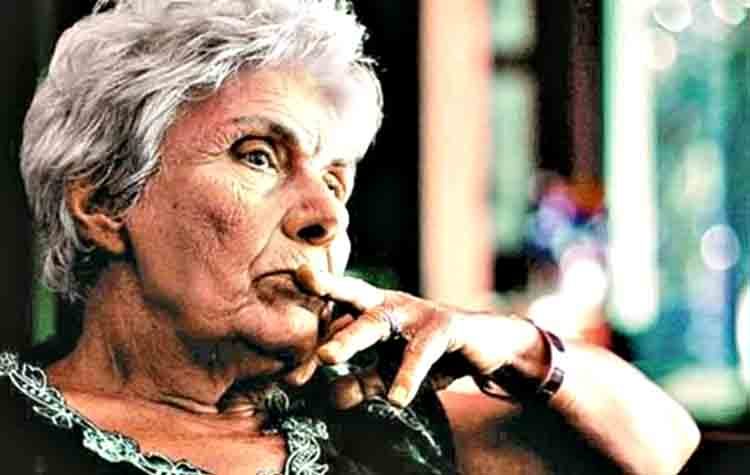 Μια Κική Δημουλά σε κάθε γειτονιά