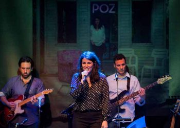 Μάγεψε το κοινό η Μαρία Κηλαηδόνη με τα «ροζ» τραγούδια της