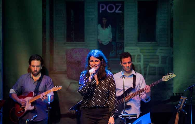 Μάγεψε το κοινό η Μαρία Κηλαηδόνη με τα «ροζ» τραγούδια της