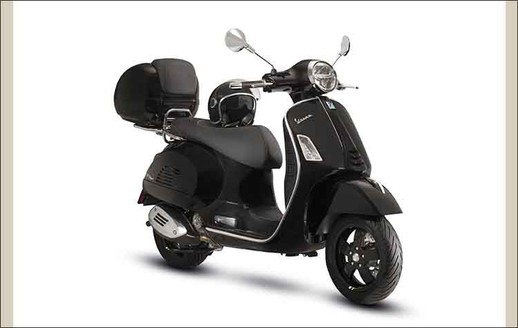 Vespa GTS Super με δώρο αξεσουάρ
