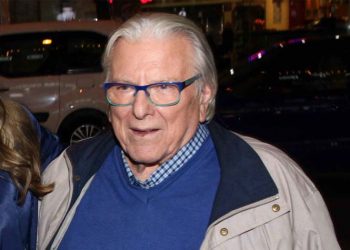 Κώστας Βουτσάς: Σε κρίσιμη κατάσταση στην εντατική