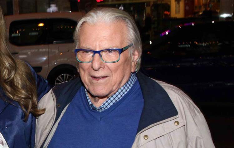 Κώστας Βουτσάς: Σε κρίσιμη κατάσταση στην εντατική