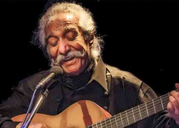 Ο Κώστας Χατζής στο Half Note