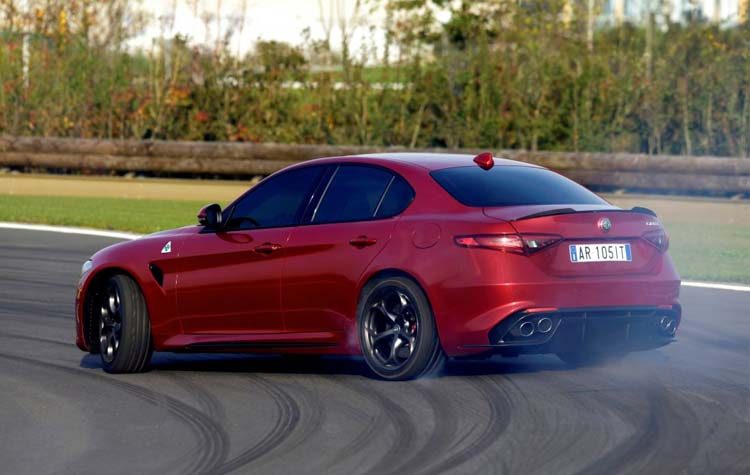 Stina Hübinette: Η κασκαντέρ που αγαπά τις Alfa Romeo