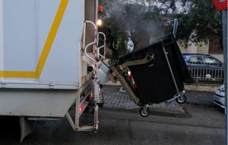 Απολύμανση και καθαρισμός κάδων σε Νέα Ερυθραία