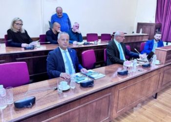 «Παρών» του Ηλ. Αποστολόπουλου στη Βουλή