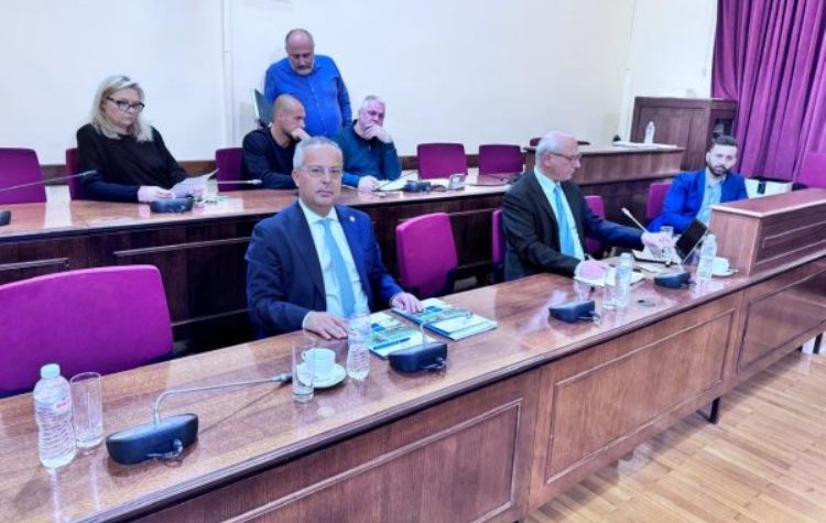 «Παρών» του Ηλ. Αποστολόπουλου στη Βουλή