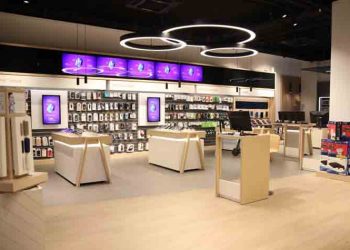 Ανοικτά με μειωμένο ωράριο επιλεγμένα καταστήματα Cosmote και Γερμανός