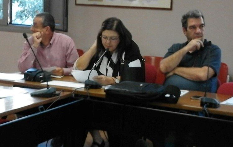 Λαϊκή Συσπείρωση: «Απαιτούμε να φύγουν οι εργολάβοι από τον Δήμο»