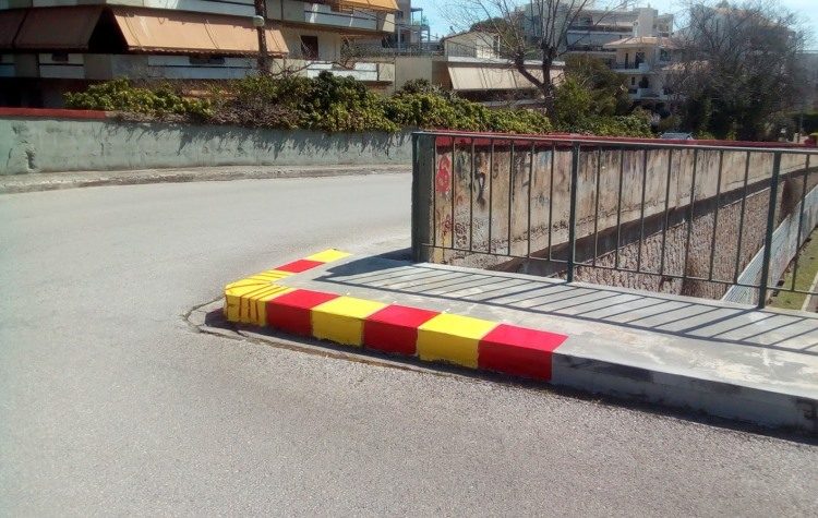 Παρέμβαση στη γέφυρα αυτοκινήτων πάνω από τις γραμμές ΗΣΑΠ