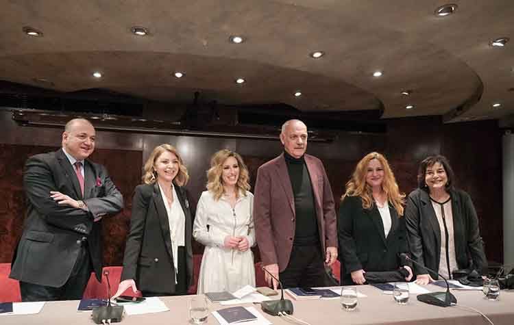 «Αβαρίες»: Η νέα ποιητική συλλογή της Σοφίας Τσίπα