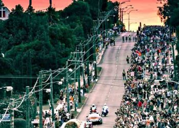 Συναυλία - αφιέρωμα στους AC/DC: «Highway to Hell» με 150.000 θαυμαστές