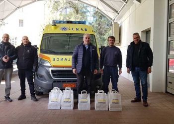 H Automotivo A.E.B.E. δωρίζει ιατρικές μάσκες στο ΕΚΑΒ