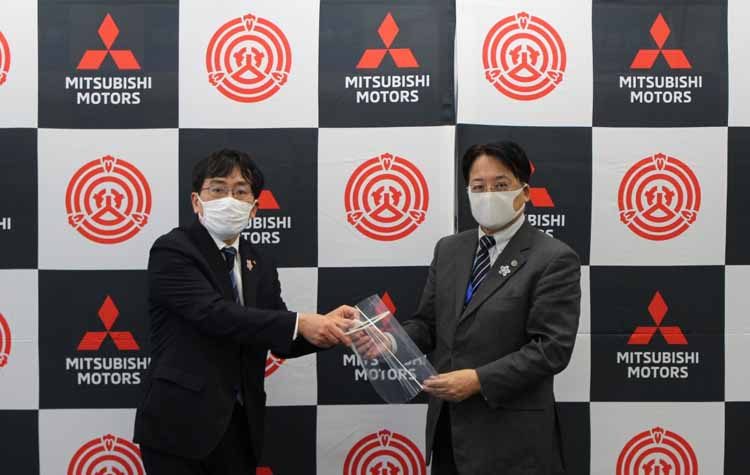 Η Mitsubishi Motors ξεκίνησε την κατασκευή προστατευτικών ασπίδων προσώπου